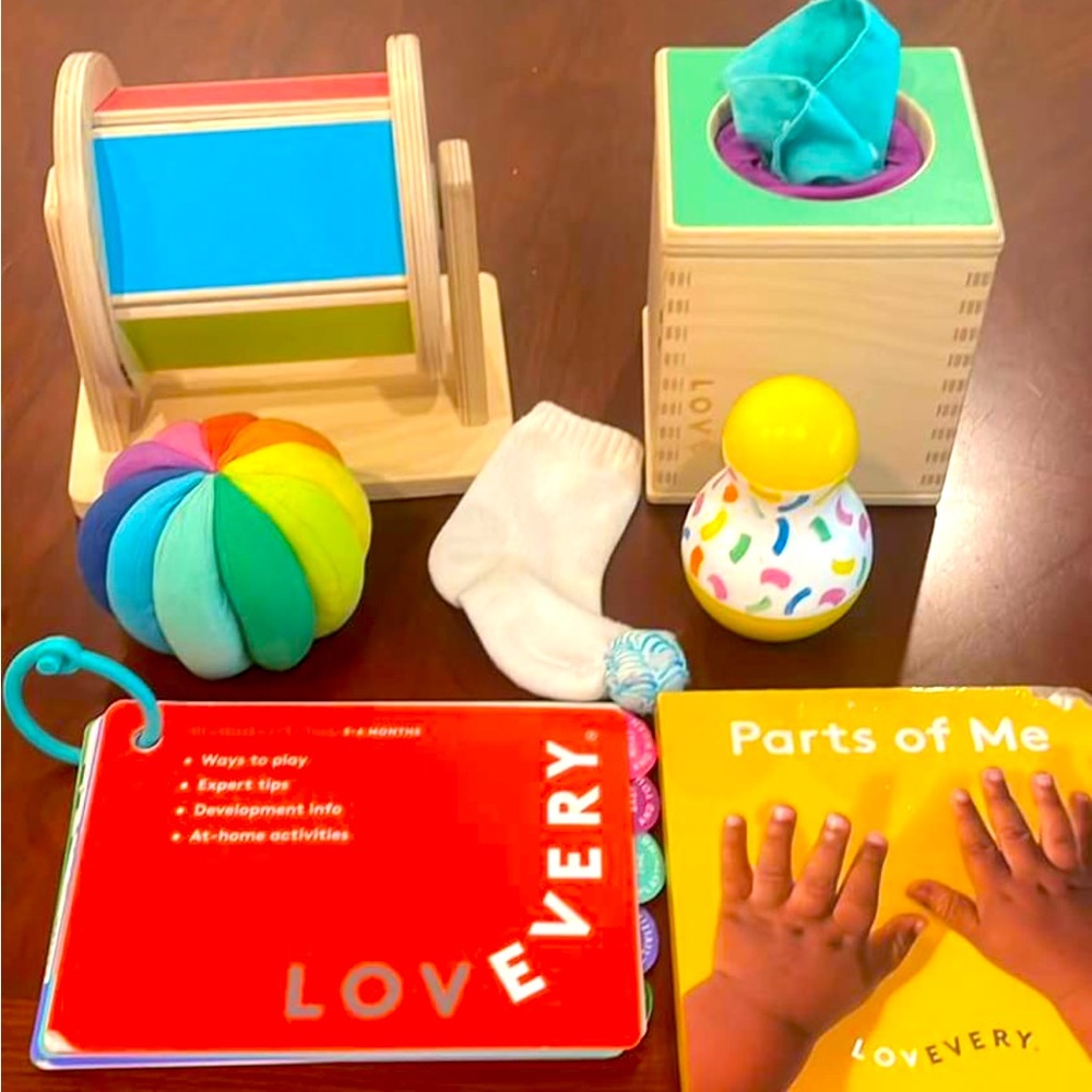 Lovevery The Senser Play Kit Months 5-6 *missing 1 sock* GOOD USED CONDITION.